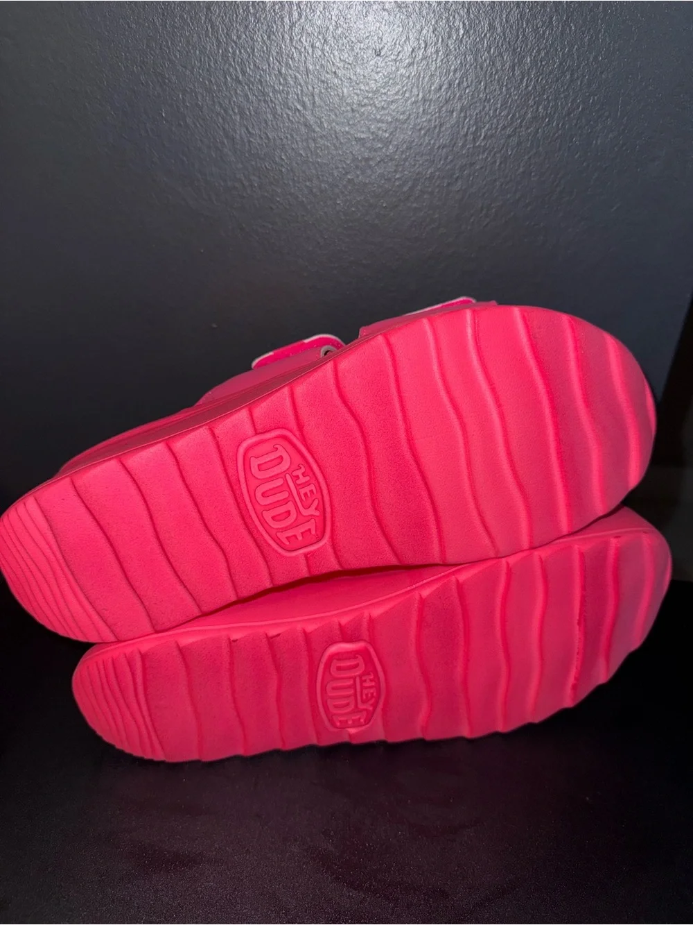 🆕 Hey Dude Delray Slide Platform Sandals Electric Pink Women’s Size 11